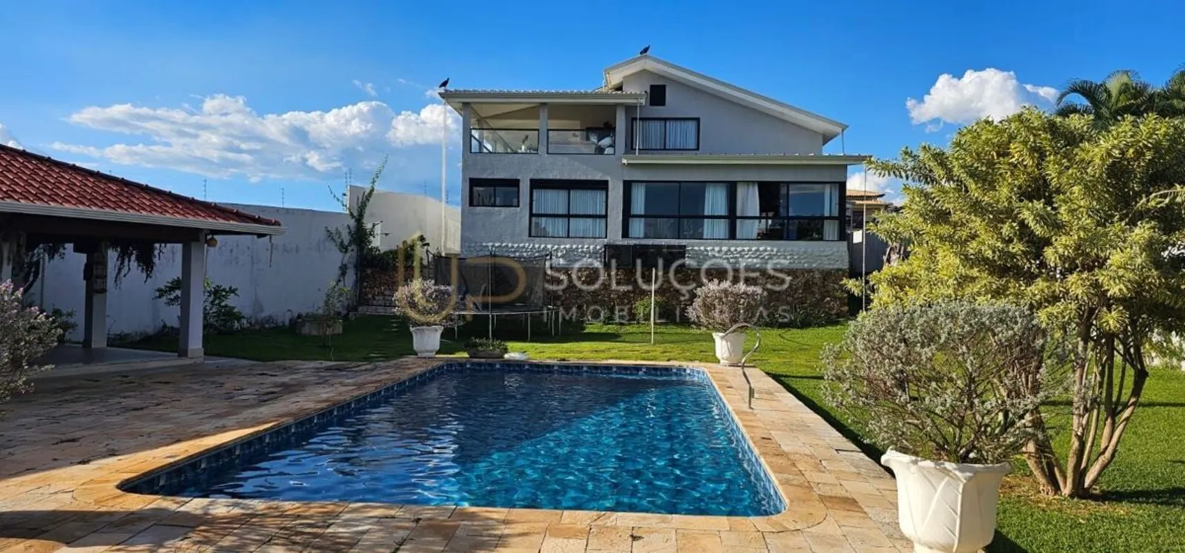 4 Quartos | 3 Suítes | Churrasqueira | Cozinha panejada | Terreno: 1.460m² | Con...