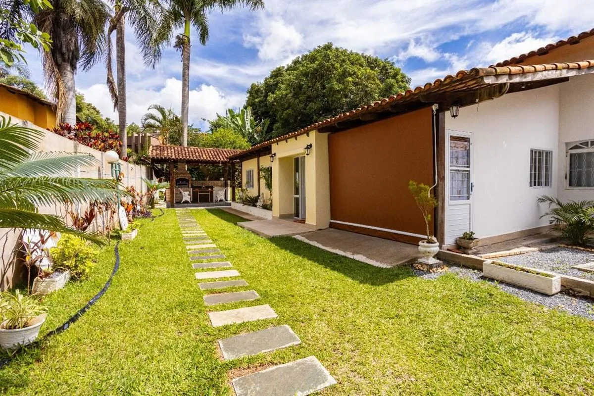 Casa térrea à venda no Setor de Mansões - Lago Norte - Brasília/DFCasa ampla, fu...