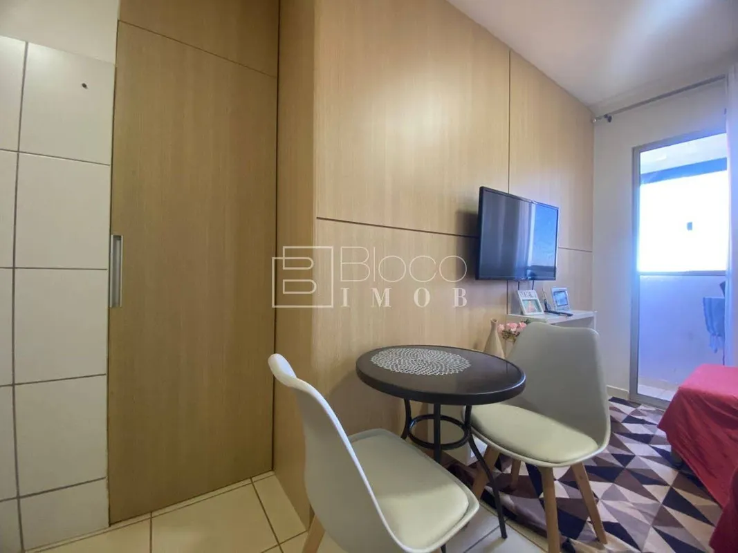 VENDOExcelente apartamento com 1 quarto sendo suíte na QS 116 a poucos metros da...