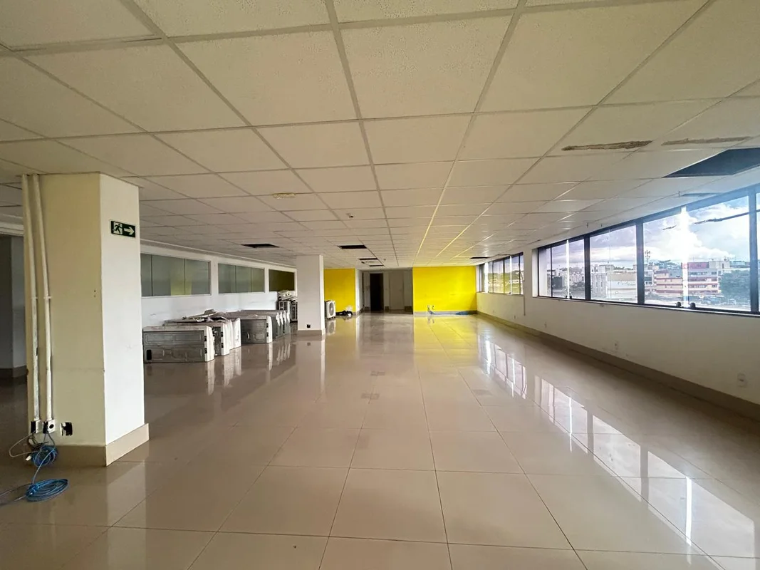 Prédio com andares comerciais disponíveis para locação imediata na SEPN 511 Bloc...