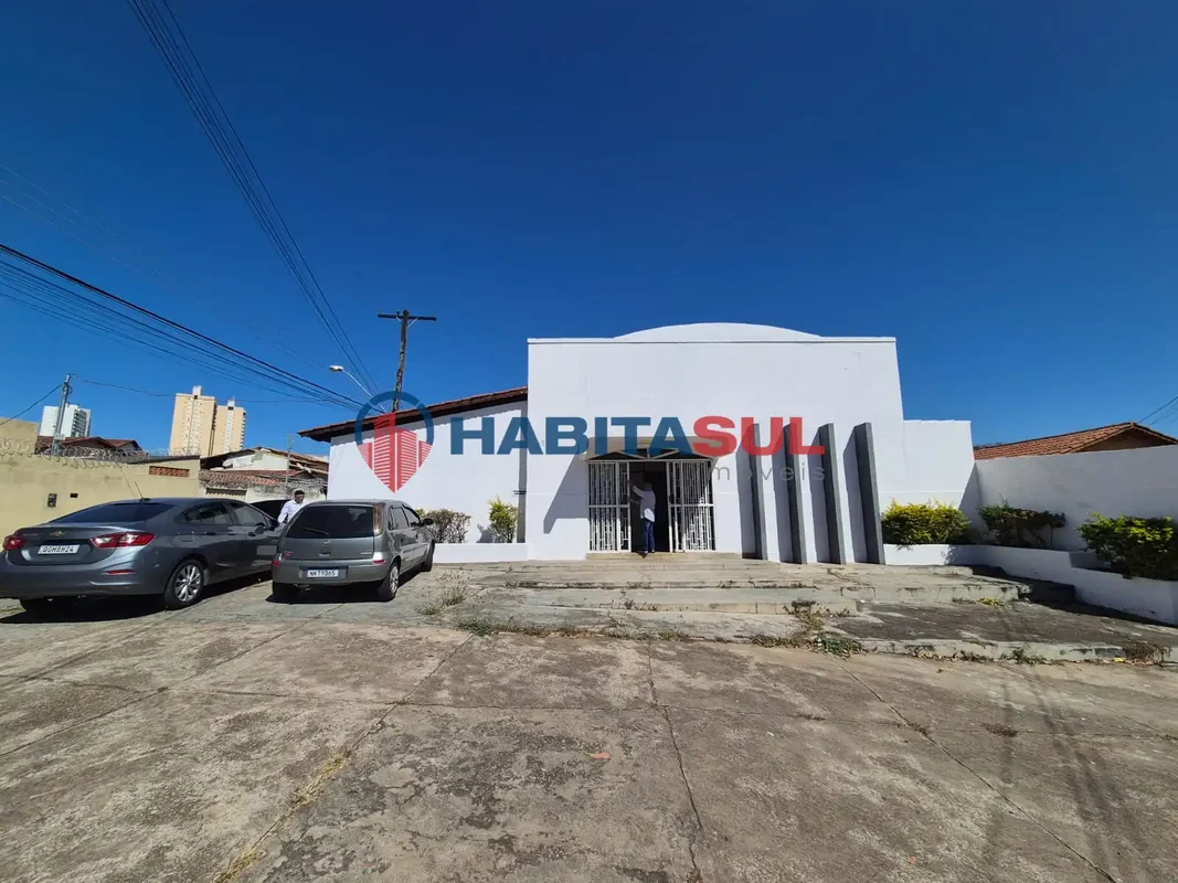 Imóvel com 600m²; 03 salas, 02 banheiros e copa.Ideal para ferragista, loja de m...