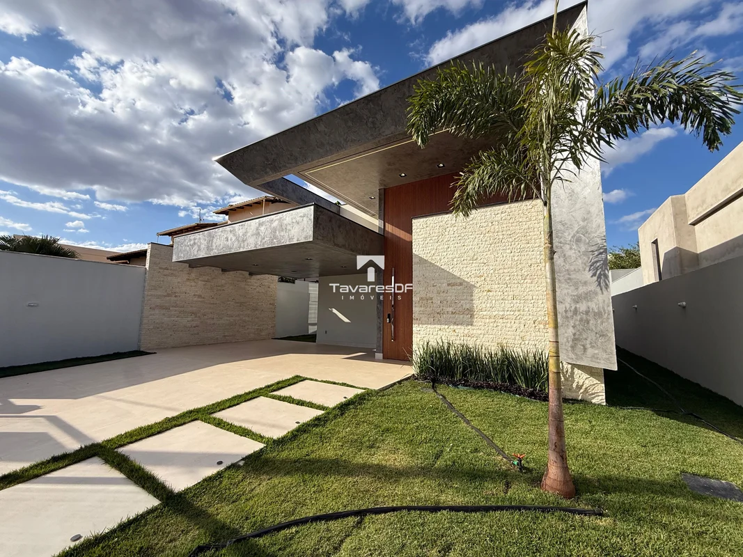 DADOS GERAIS- Área do Terreno: 504m²;- Área Construída: 219m²;- Código: JT5035DE...