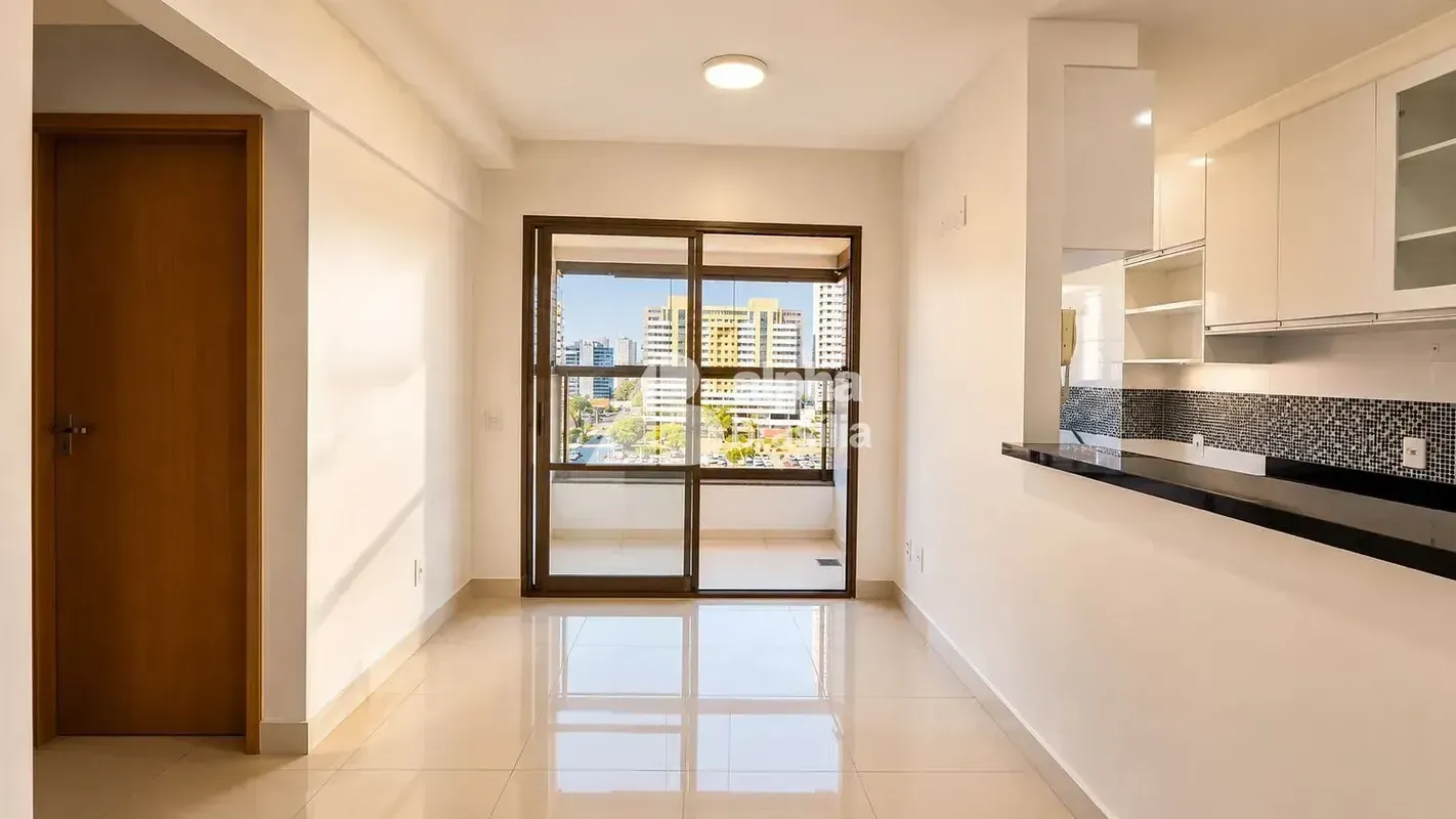 Apartamento reformado, com armários planejados novos, piso em porcelanato, em an...