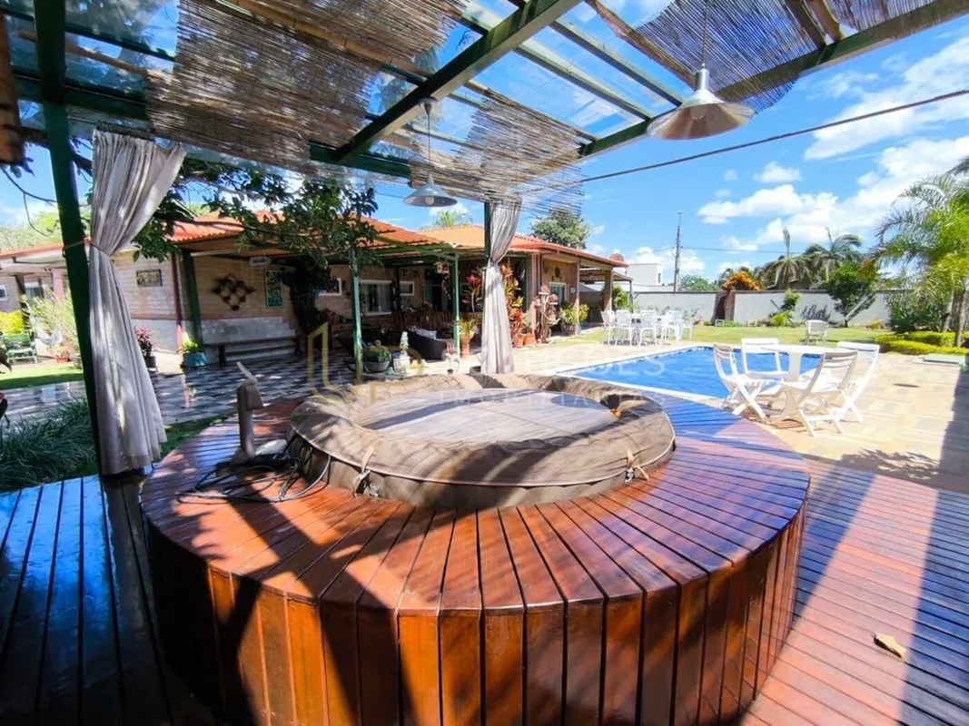 5 Quartos | 5 Vagas | Ofurô | Cristaleira | Terreno: 950m² | Construção: 450m² |...