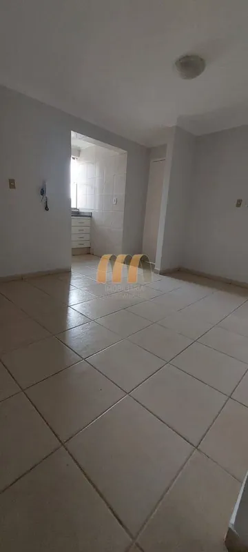 03 quartos sendo 01 suíte, sala, cozinha com armários, banheiro com armários, ár...