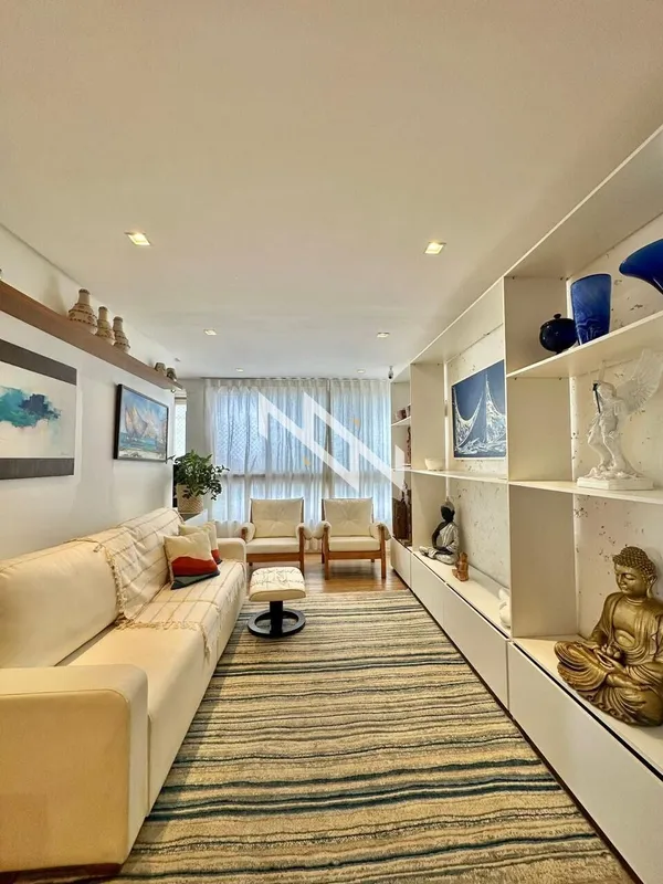 Apartamento totalmente reformado à venda no Jardim Goiás. Imóvel com 3 quartos, ...