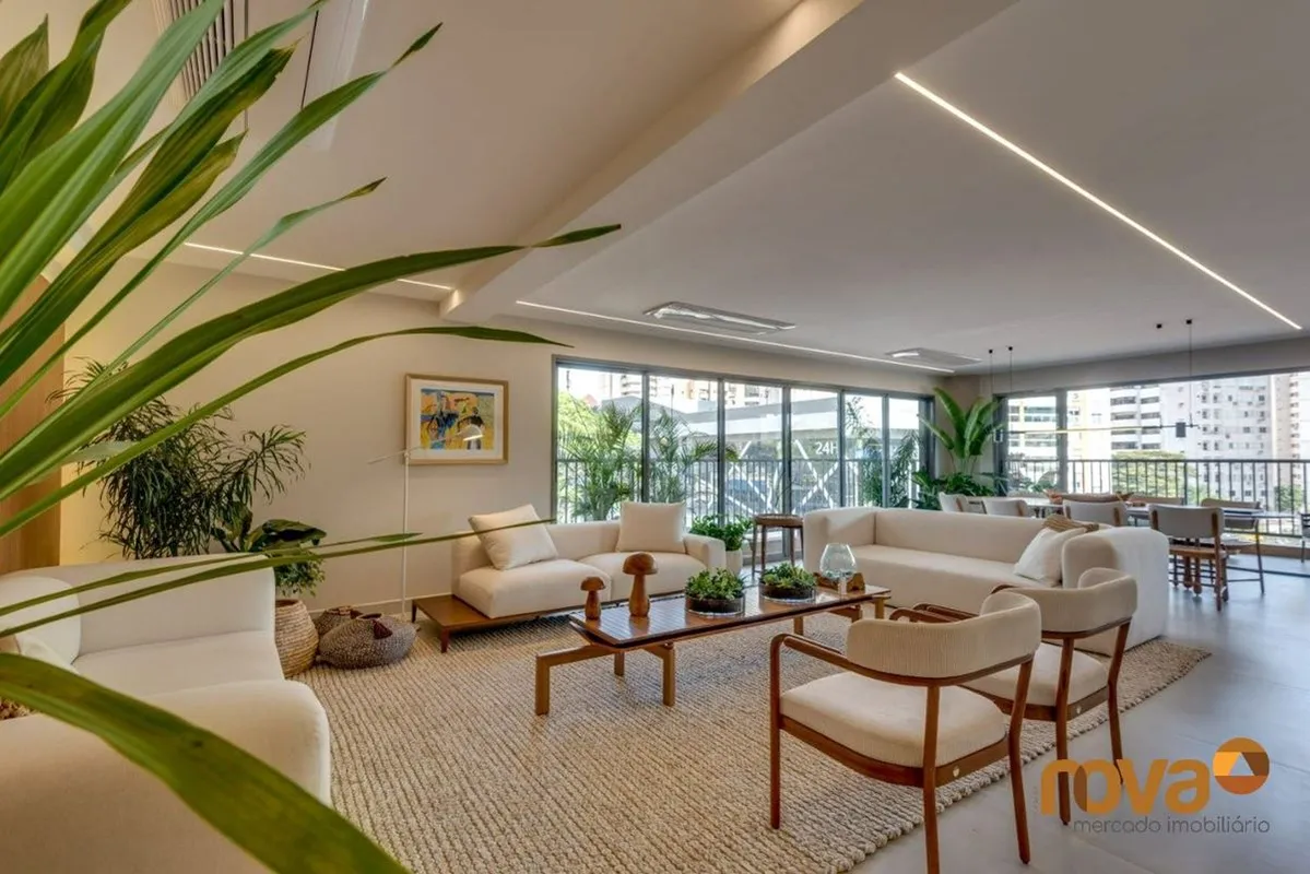 Ótimo apartamento com 4 quartos sendo 4 suítes e 236m2, em frente á Praça do Sol...