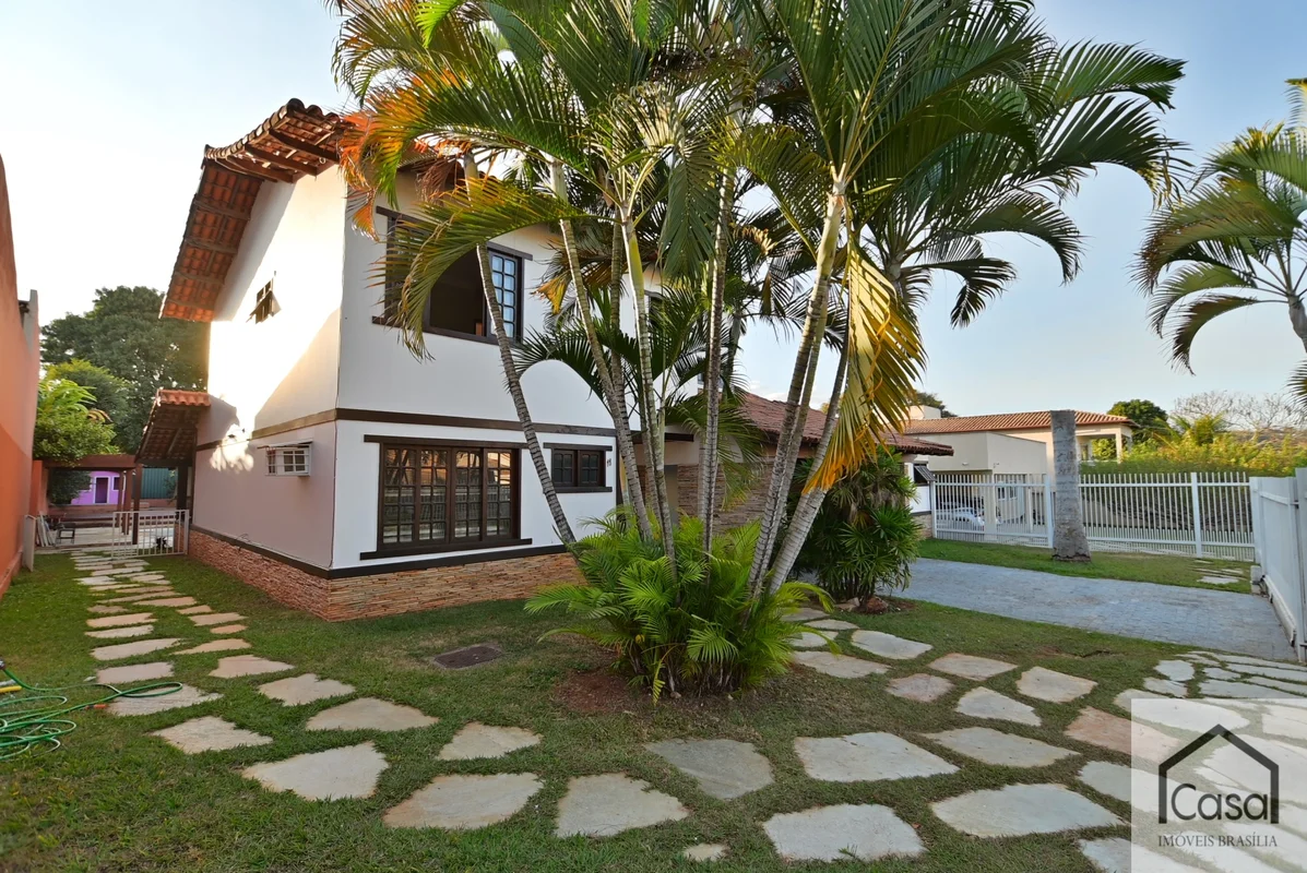 CASA IMÓVEIS BRASÍLIA ALUGA.EXCELENTE CASA NO CORAÇÃO DO LAGO NORTE.Destaques do...