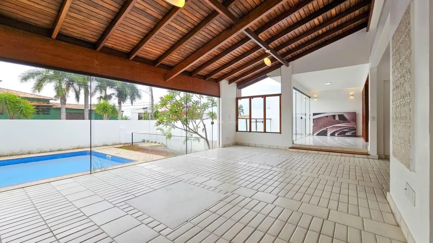 Residência Cristal & Madeira – Sofisticação e Conforto no Jardins do Lago Aprese...