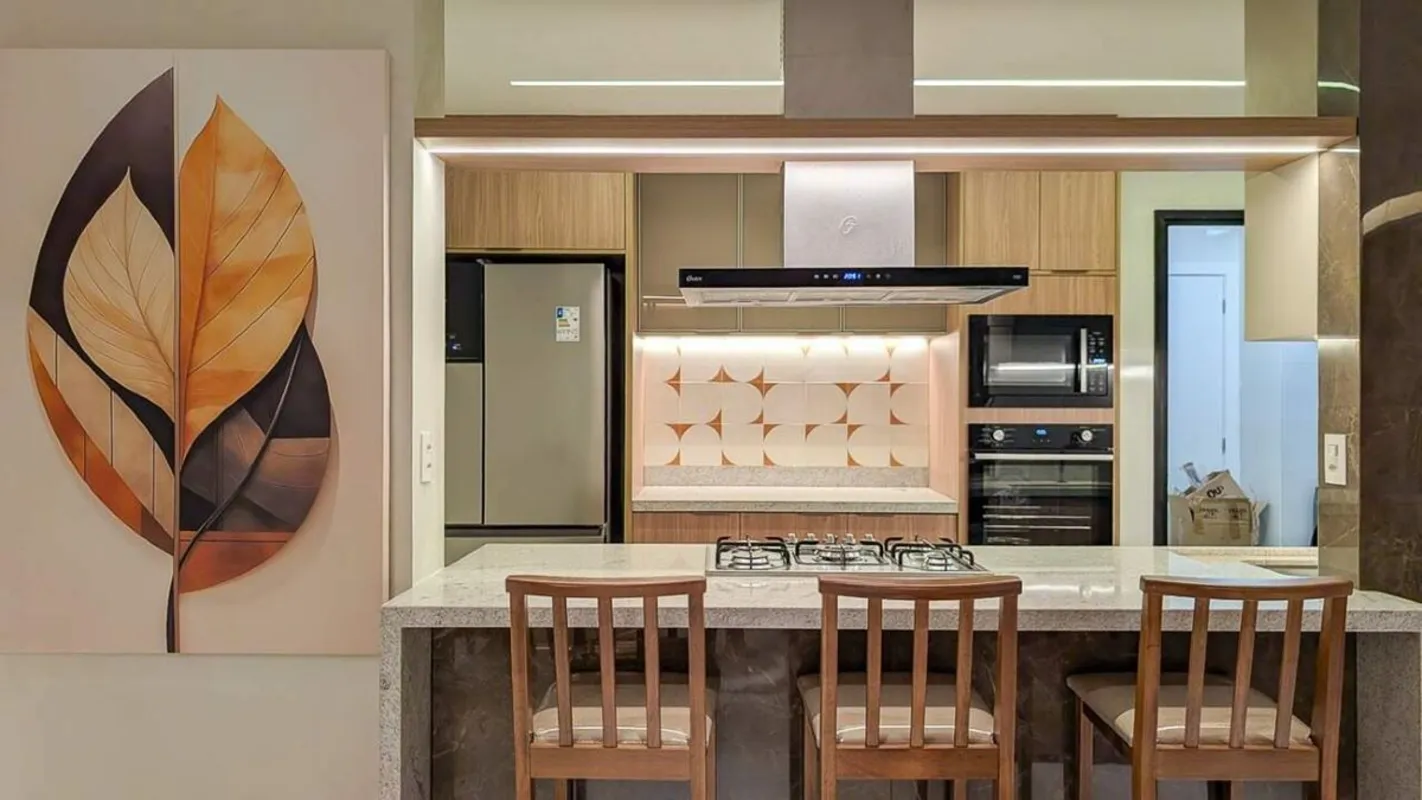 Disponível para visitas e entrada Imediata!Apartamento 4 suítes totalmente mobil...