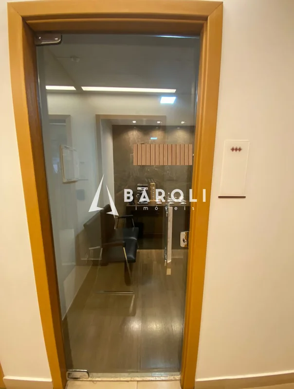 Baroli Imóveis vende excelente sala comercial no Edifício Capital Financial Cent...