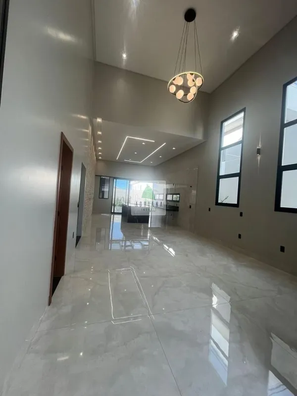 3 suítes sendo 1 com closet;Escritório;Sala com pé-direito 6m; Cozinha com pé-di...