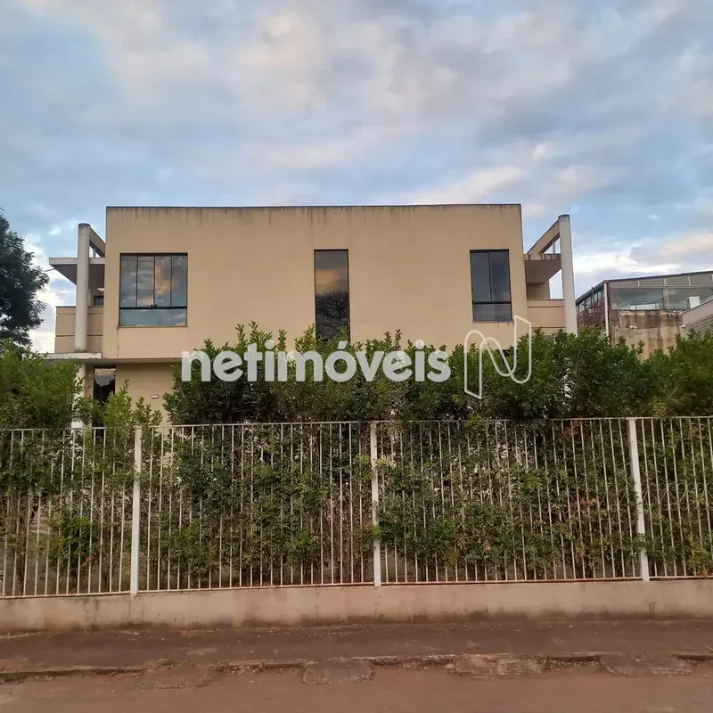 Casa em 3 níveis, lote de esquina com 90m² + área verde (podendo ser garagem) e ...