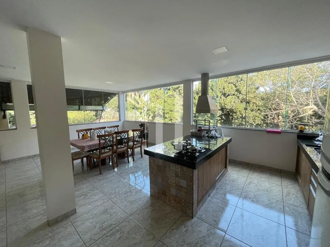 Chácara em forma de condomínio, com 2.312M². Três casas com área de lazer! Casa ...