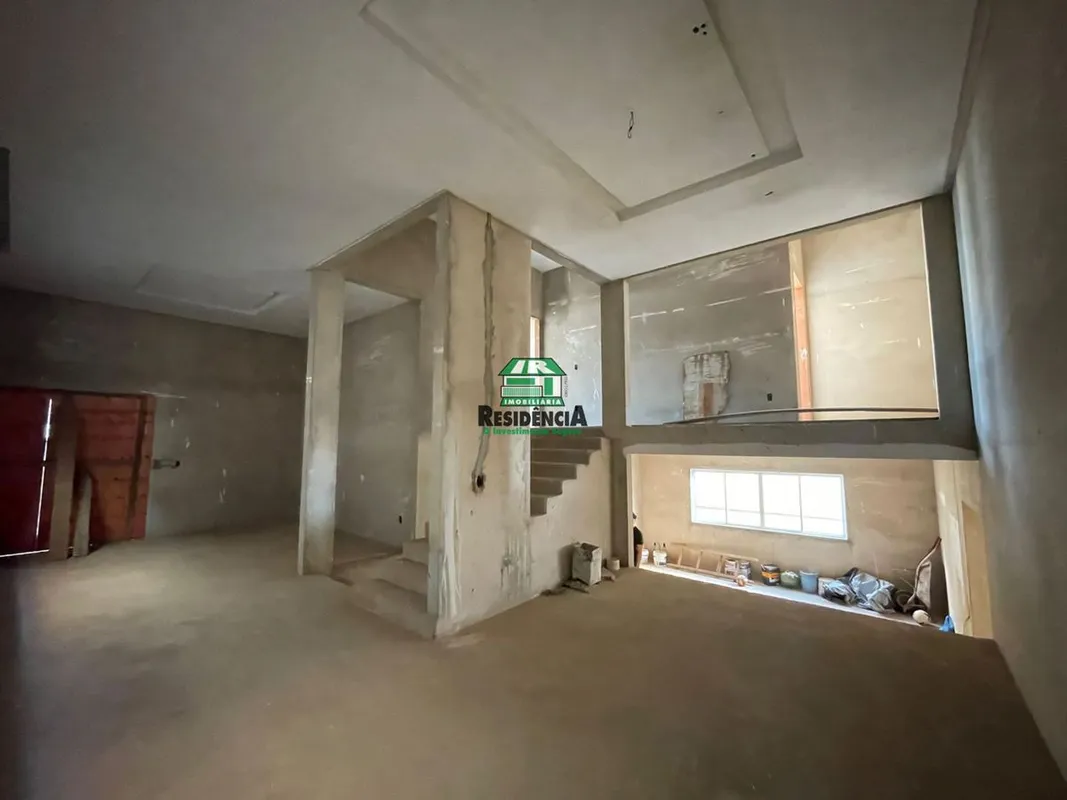Casa ampla, com projeto moderno, em fase de construção, ideal para quem busca um...