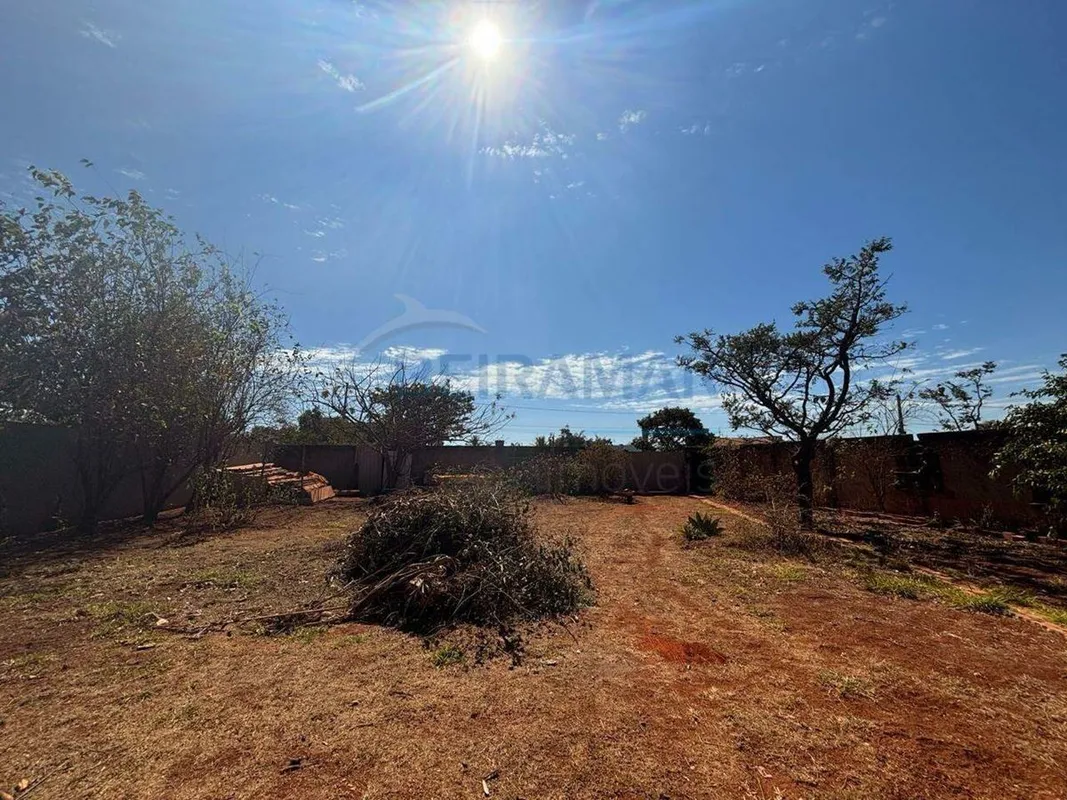Terreno Plano com Edícula na Quadra 1 do Condomínio Estância Quintas da Alvorada...