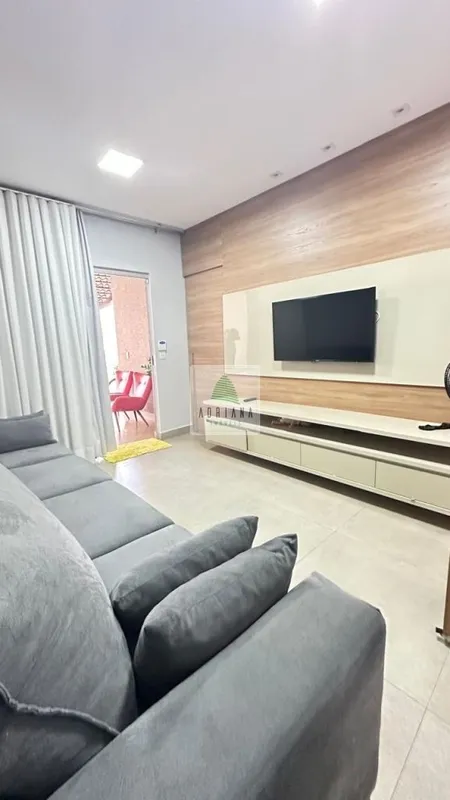 3 quartos sendo 1 suíte, sala, banheiro social ,cozinha área de serviços, 2 vaga...