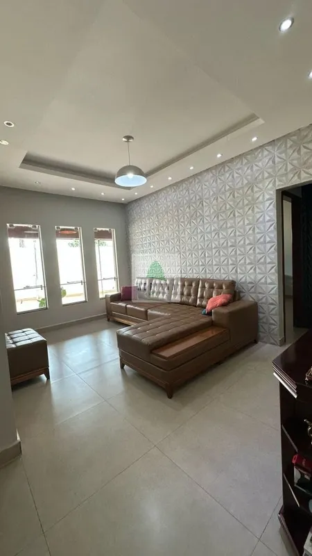 casa usada muito bem construída e conservada 3 quartos sendo 1 suíte, sala, banh...