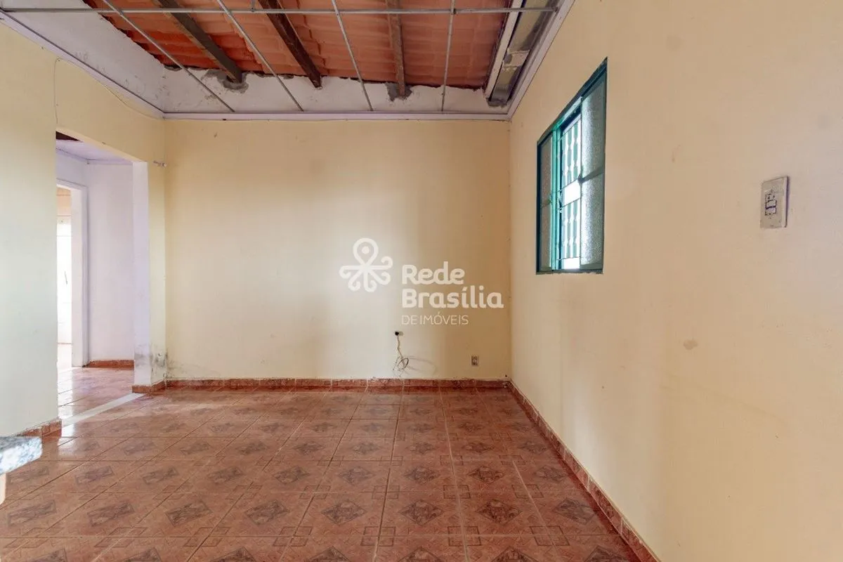 QC 6 | Casa 6 Quartos com 3 Banheiros e 1 Vaga de Garagem - Riacho Fundo II.Área...