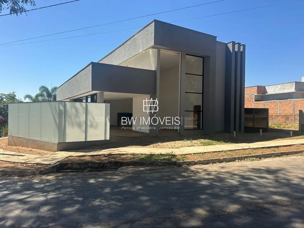  Casa Térrea à Venda no Jardim Veneza – Lote de Esquina com Vista para a Mata! L...