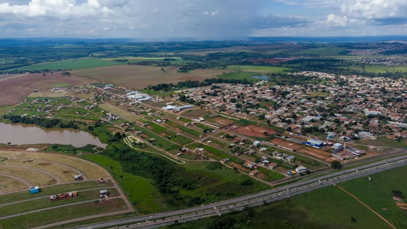 O seu sonho se transforma em realidade no Loteamento Maria Monteiro! Aqui você a...