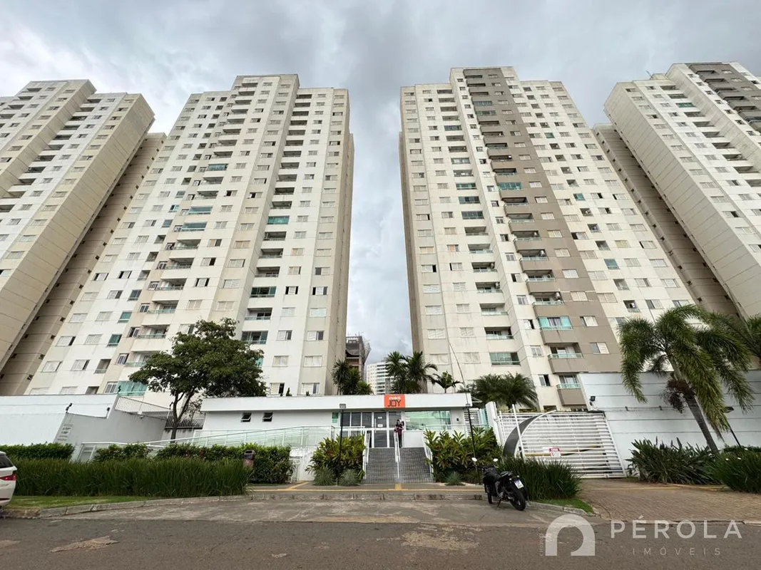 Apartamento semi mobiliado com dois quartos sendo um suíte, sala ampla, sacada, ...