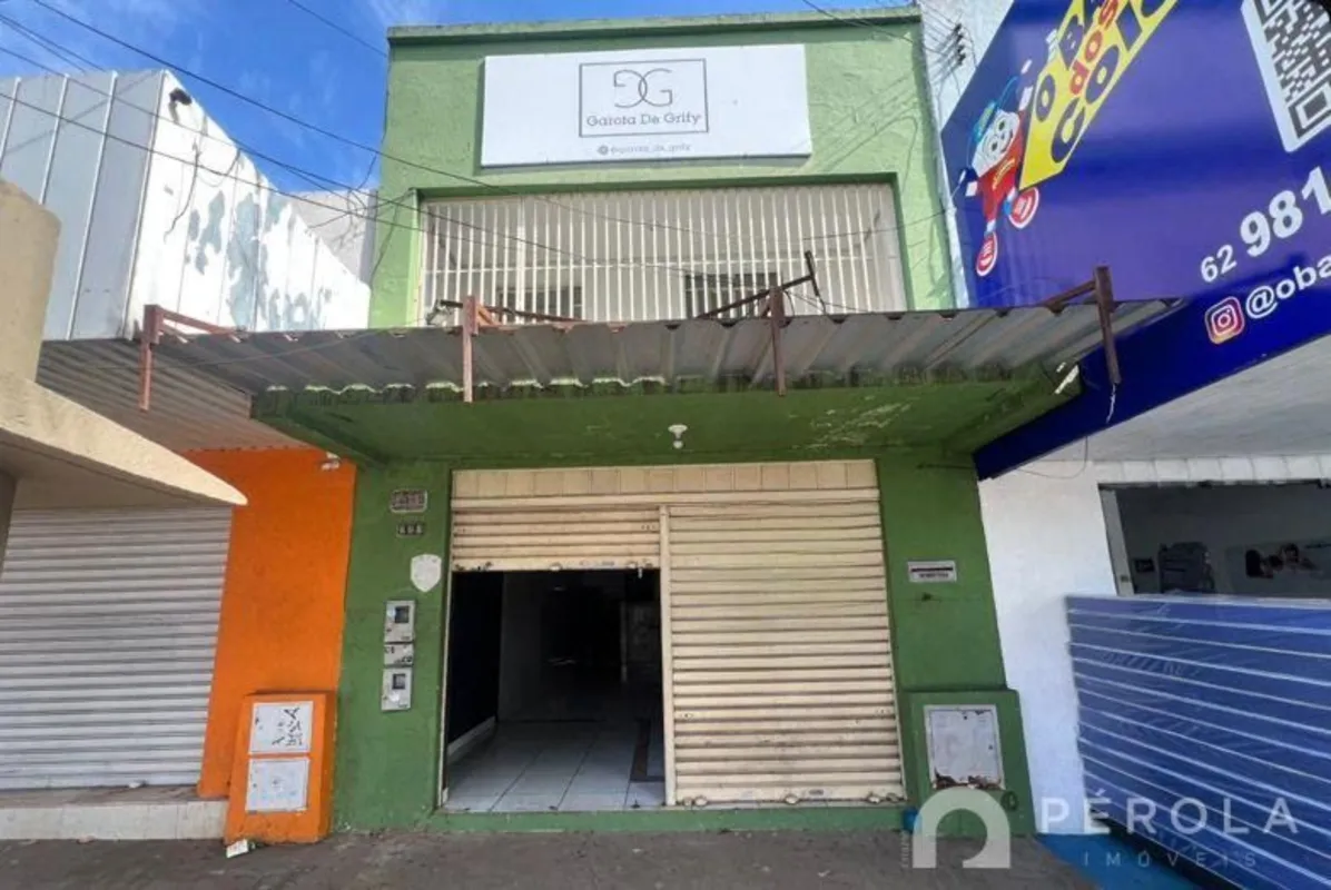 Sala comercial com 55m², com sala ampla no térreo, cozinha, despensa e dois banh...
