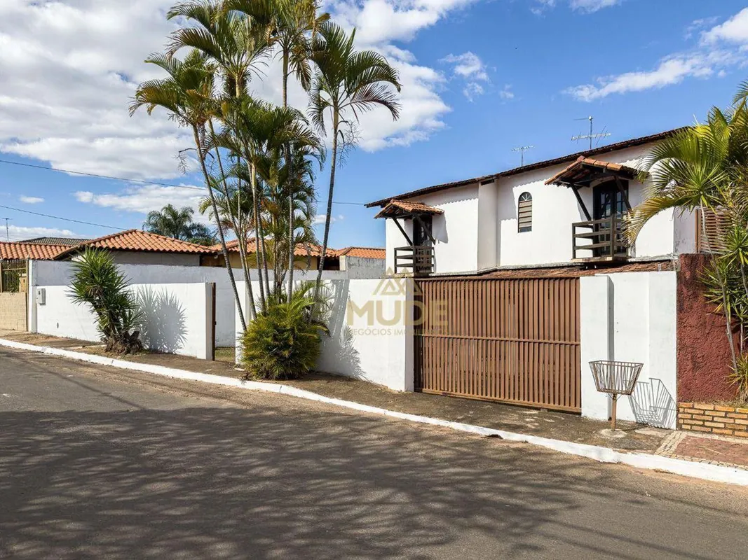 Se você procura espaço, conforto e segurança, essa é a oportunidade ideal!Este m...