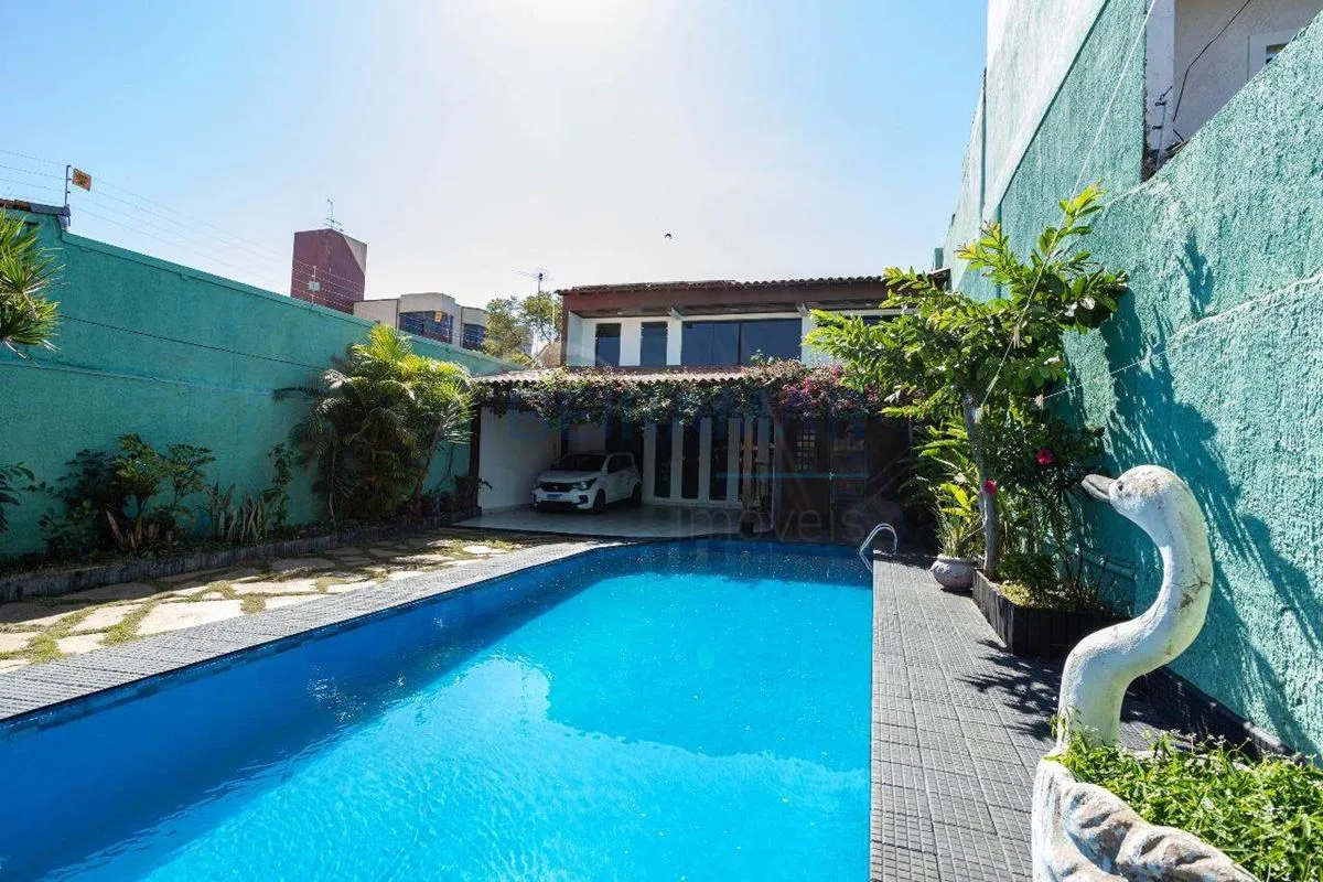 Sobrado com Piscina e Potencial de Renda - 300m² - Taguatinga NorteSe você busca...