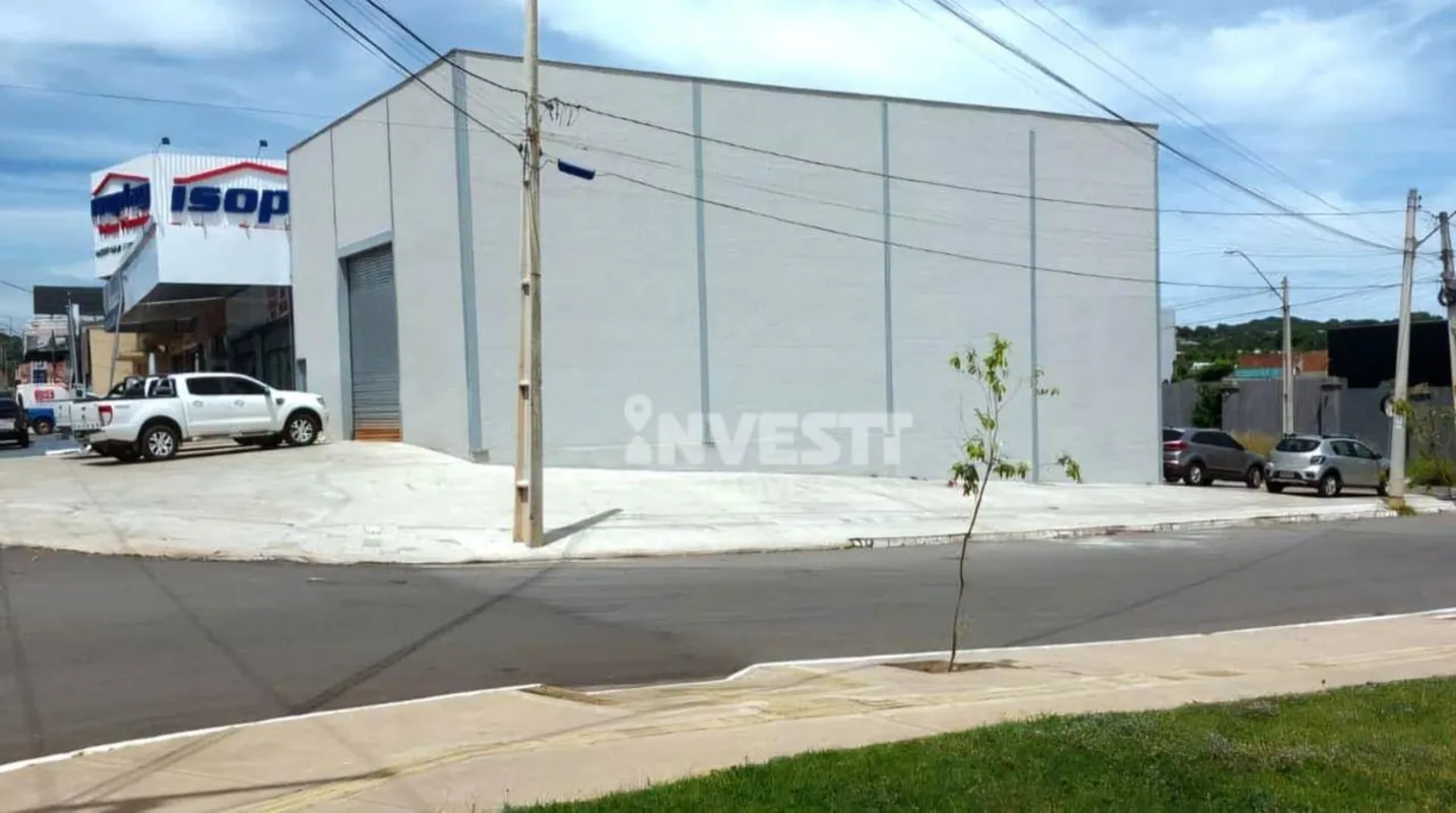 Cód. 622527AMBIENTES:- Área Total: 246 m², com possibilidade de expansão de até ...