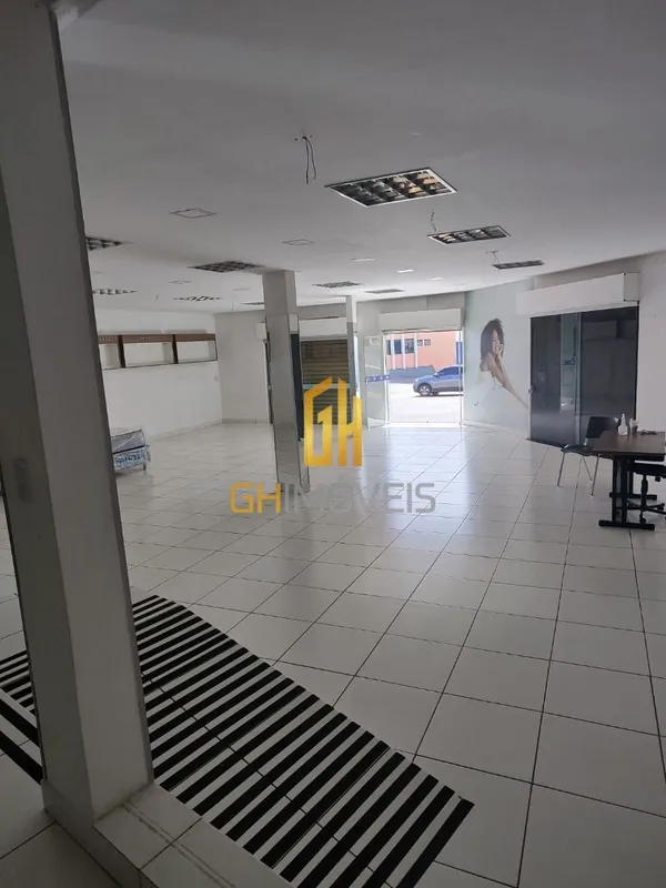 SA0012Sala comercial nas proximidades do Shopping Flamboyant, com um total de 12...