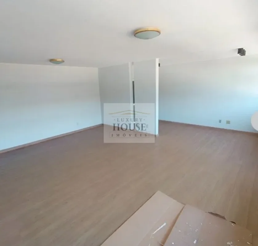 Descubra um apartamento acolhedor na SQS 316, ASA SUL, Brasília. Com 157m² de es...