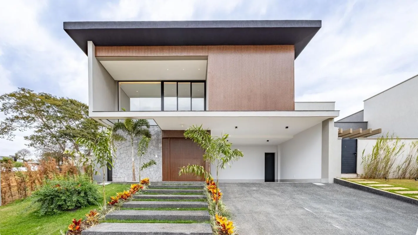 Este sobrado de 4 suítes no Goiânia Golf Clube Garden oferece 306 m² privativos ...