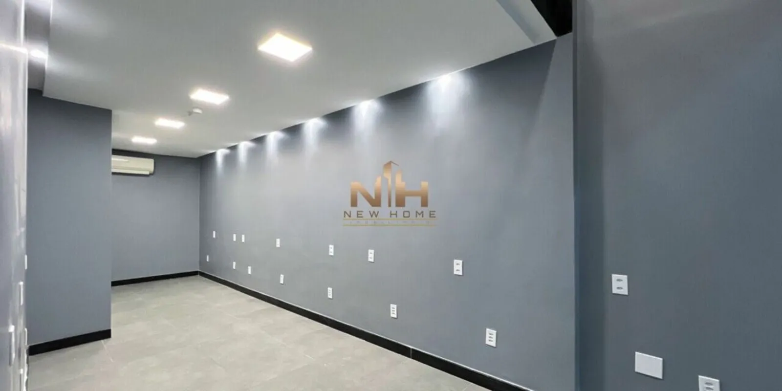 Loja Reformada com 64m², mezanino, ar condicionado nos 2 pisos, parapeito em vid...