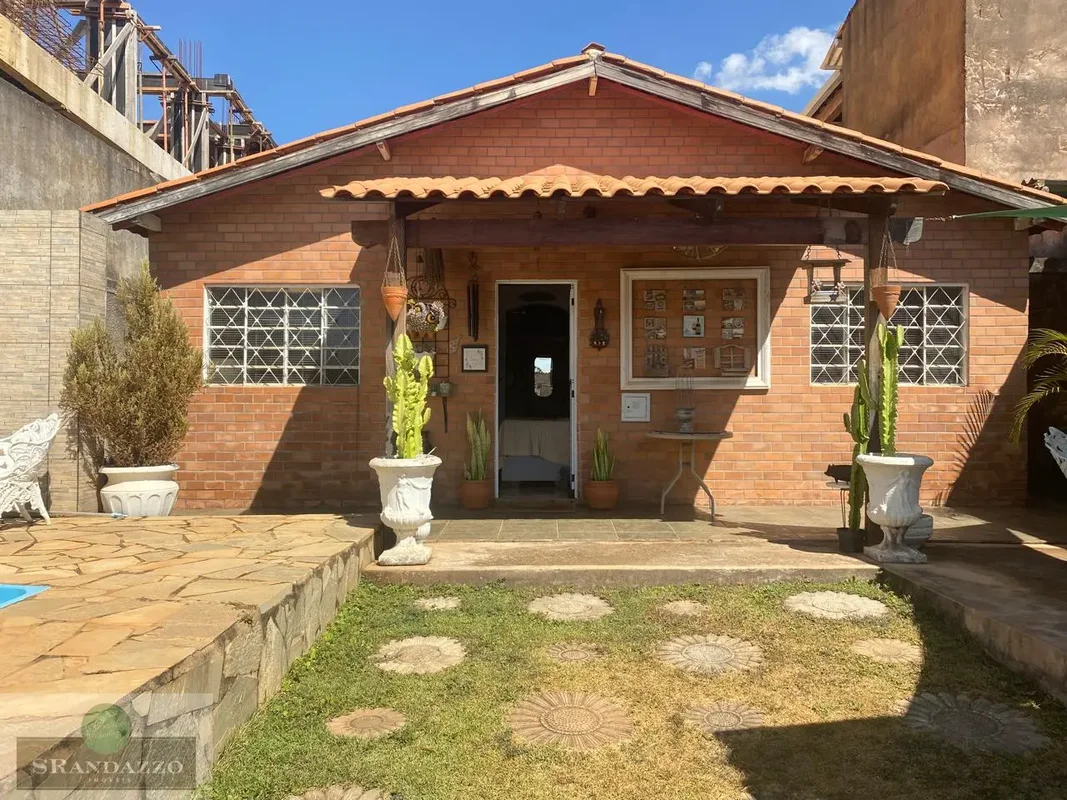* - Conheça uma oportunidade única em Vicente Pires: uma casa antiga, mas bem ac...