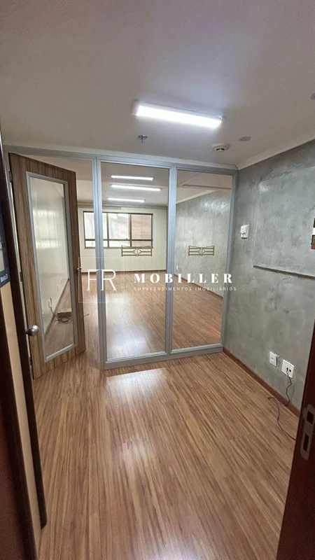 Excelente oportunidade na ASA SUL para quem busca uma sala moderna, funcional e ...