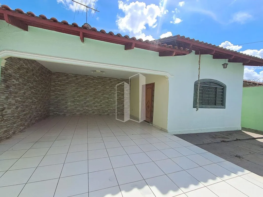 Casa à venda no Parque Anhanguera!.Garagem para 4 carros.Sala em "L", 3 ambiente...