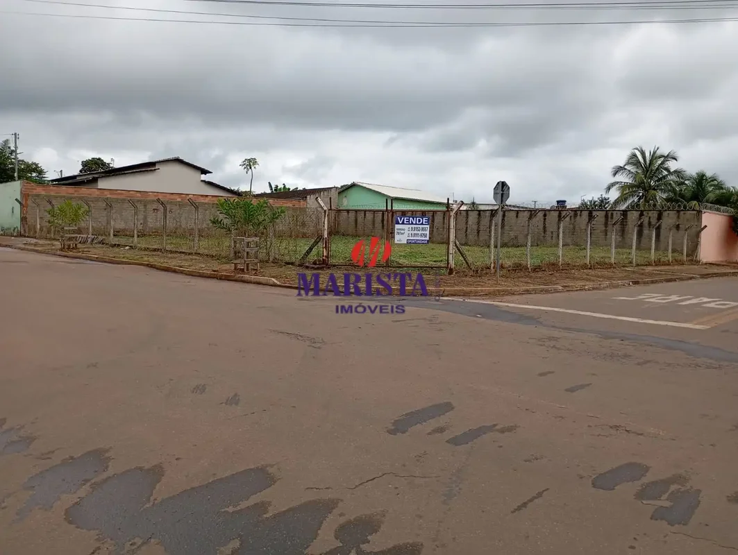 LOTE COMERCIAL DE ESQUINA, COM 707,50 M², POSIÇÃO NASCENTE, LOCALIZADO NA RUA AN...