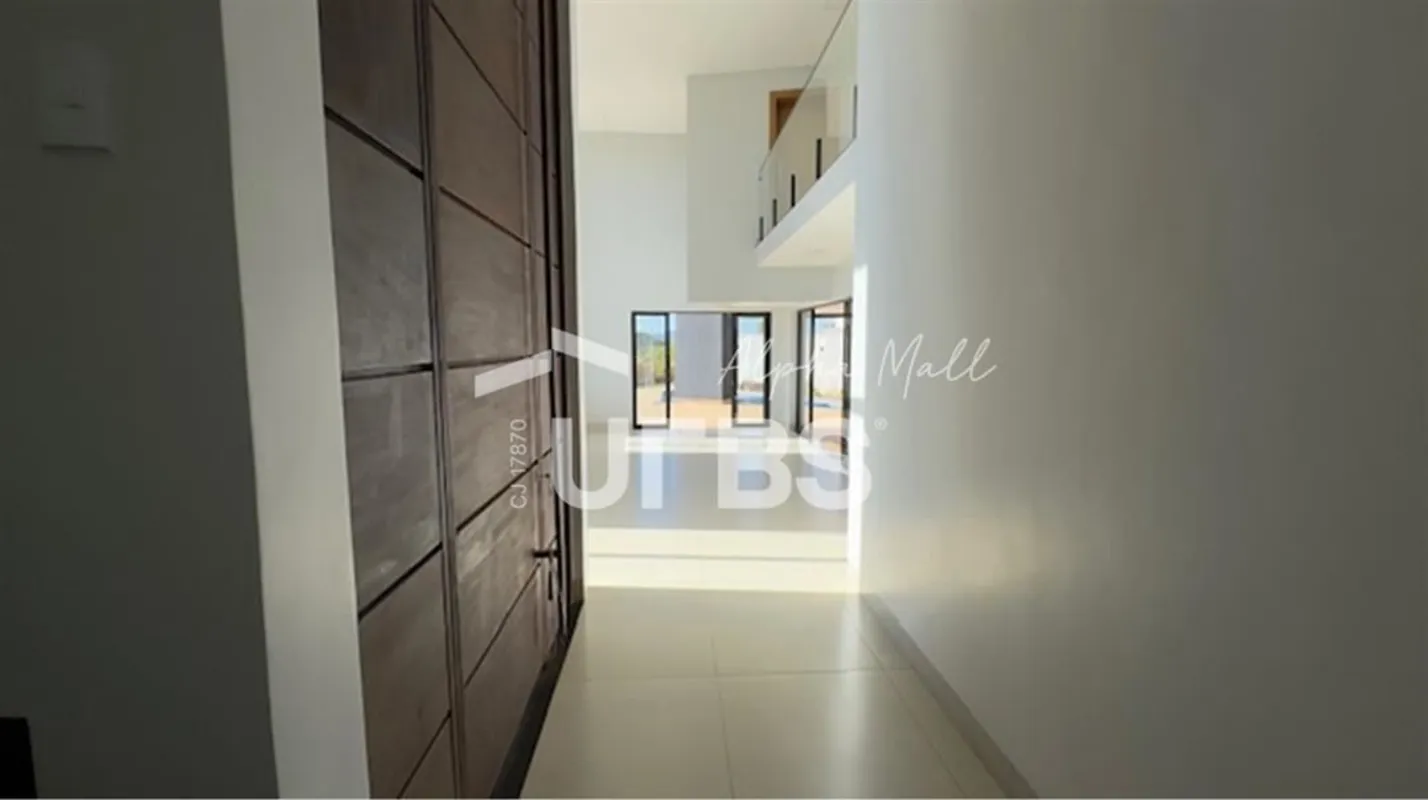 COD U-0025758 - Encantadora casa de esquina, próxima à portaria, em um dos condo...