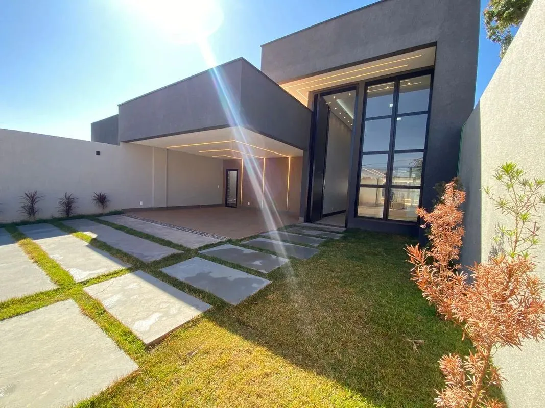 LEÕES DA CORRETAGEM VENDE O IMÓVEL QUE VOCÊ PROCURACASA MODERNA 3 SUÍTES 350M² V...