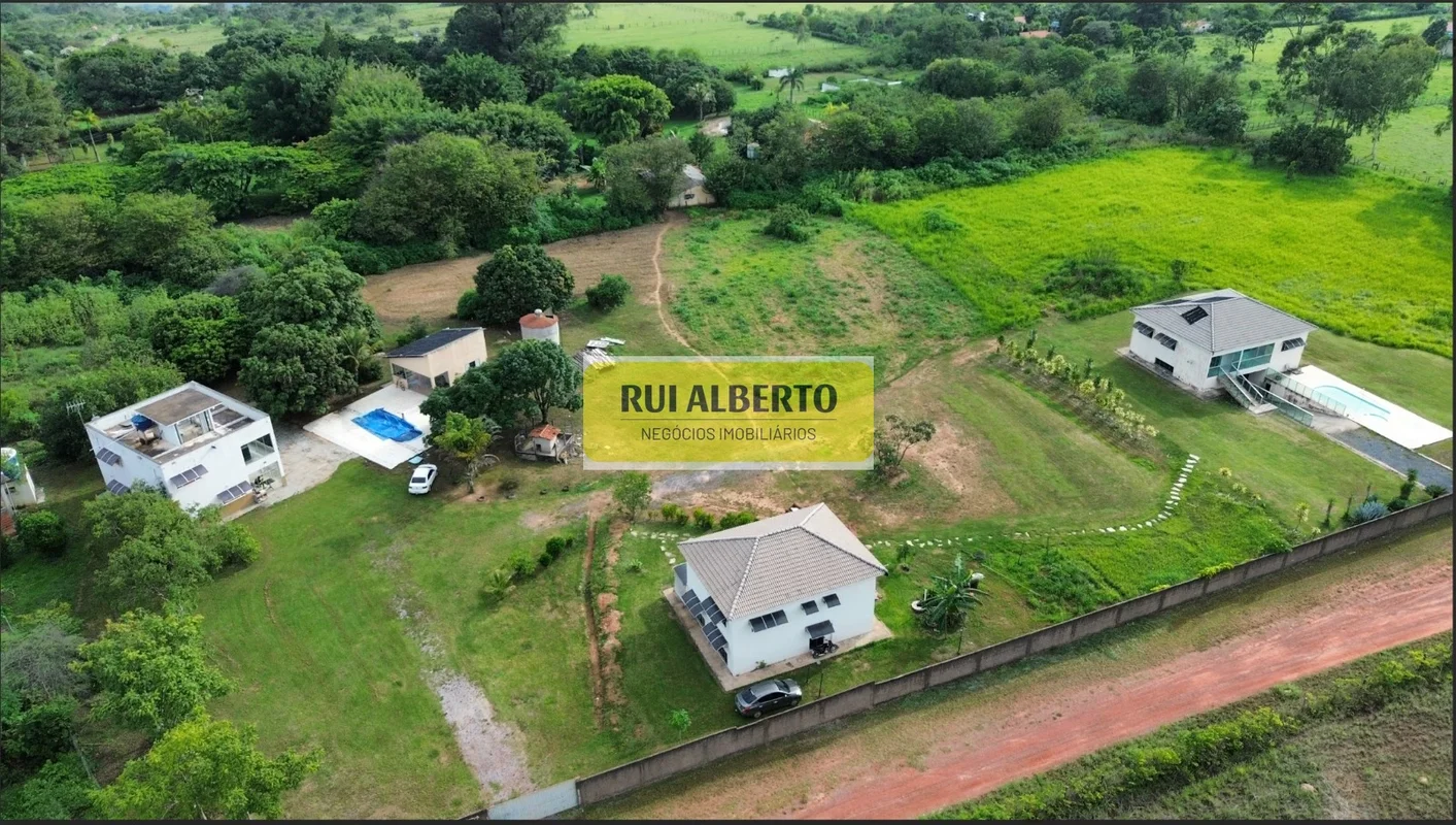 Vendo excelente chácara na Rua 12 , com 2 ha ( 20.000 m2) , situada a mais ou me...