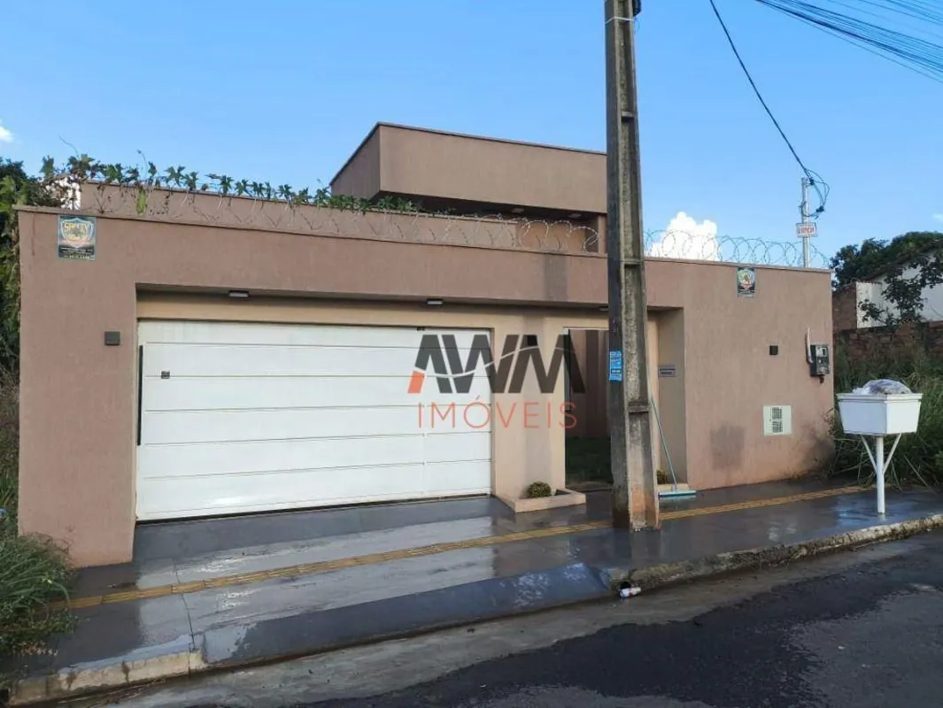 Casa em lote inteiro com 3 quartos, suíte, banheiro social, lavabo, sala para 2 ...