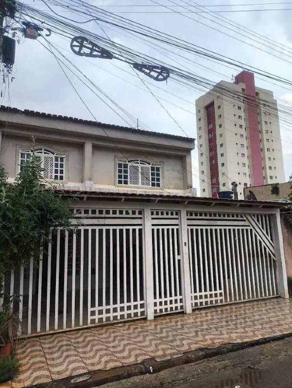 Casa 4 Quartos | 1 Suíte | Vaga de garagem para Aluguel na QR 108 - Samambaia Su...