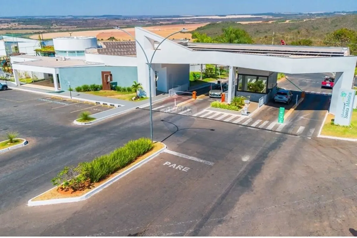 Apresentamos um excelente terreno de 1.000 m², situado em uma posição privilegia...