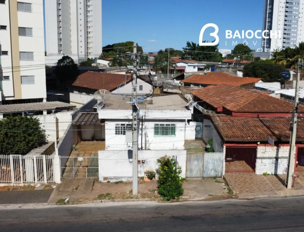 Duas construções geminadas, cada unidade composta por 2 quartos, sala, cozinha, ...