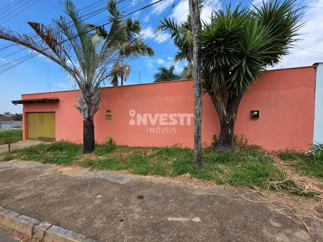 cod. 622547Casa sozinha em lote de 400m² São 3 quartos sendo 1 suíte, cozinha e ...