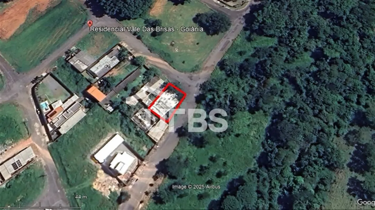 COD U-0027051 - Localizado no Residencial Vale das Brisas, em Goiânia. Com uma á...