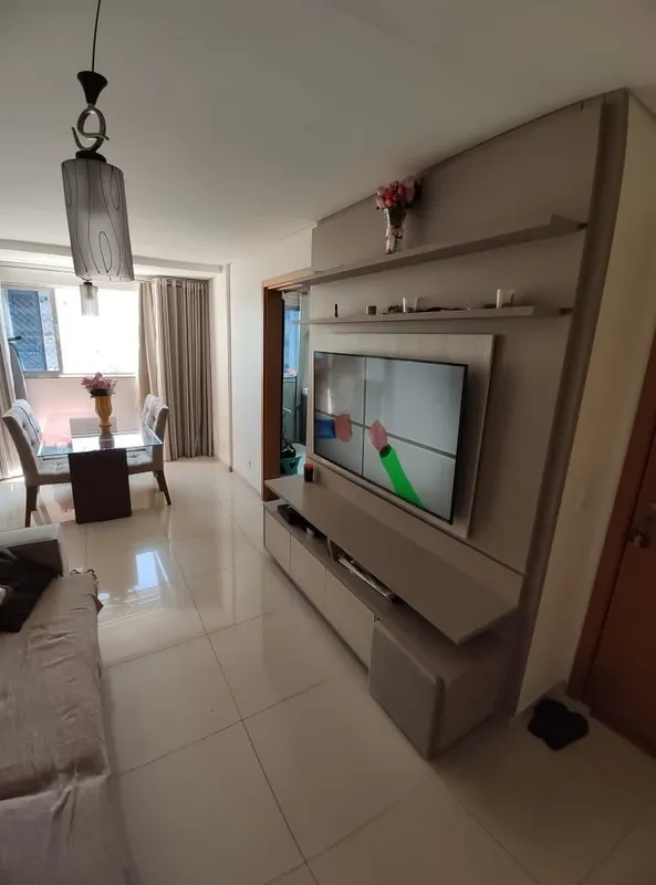Lindo apto de 3 quartos composto por: 3 qts sendo 1 suíte (todos com armários pl...