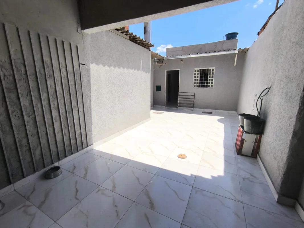 QD 803 RECANTO DAS EMAS ÓTIMA CASA SERÁ ENTREGUE REFORMADA 3QUARTOS SENDO UM SUÍ...