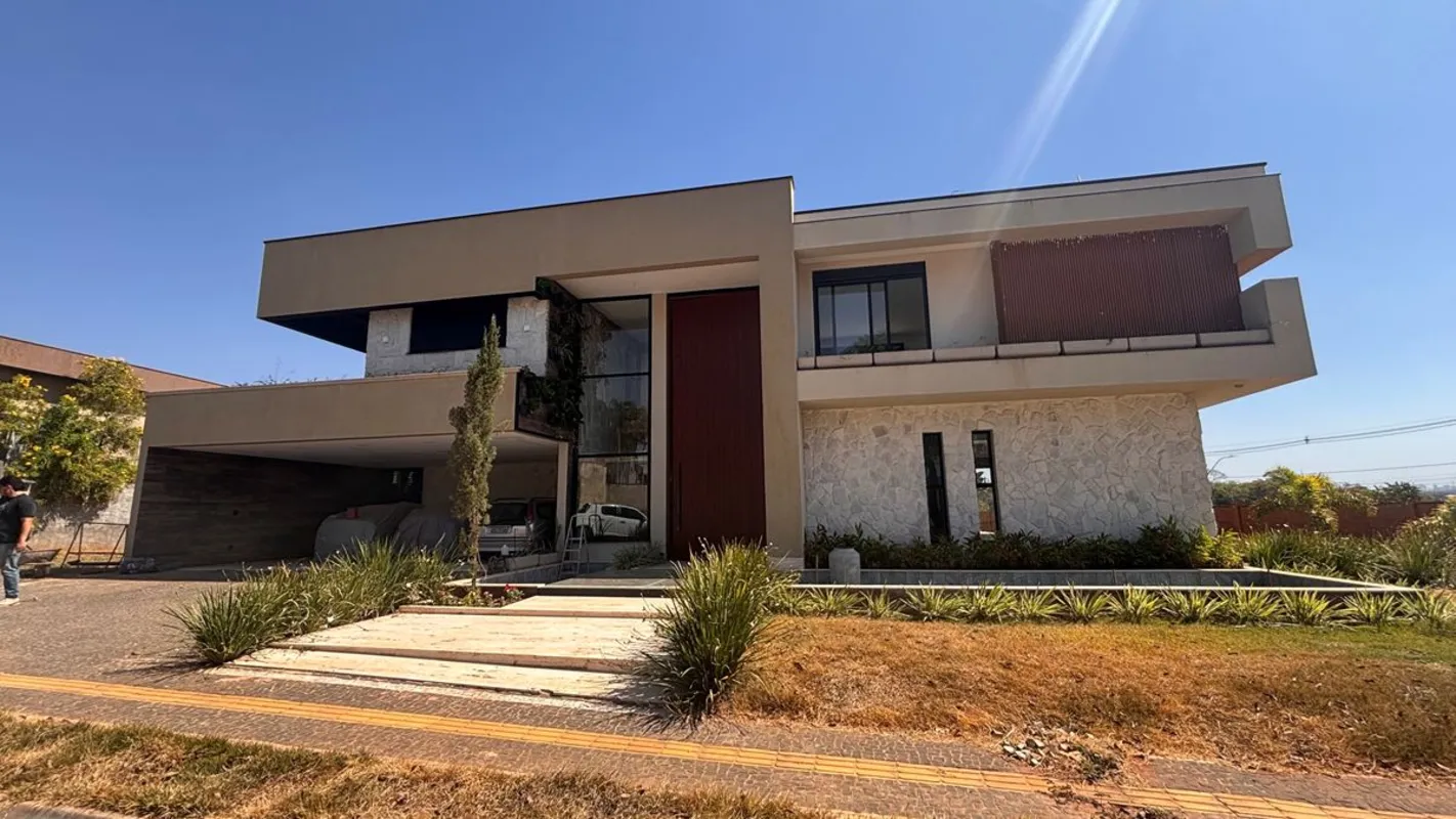 Luxuoso Sobrado no Condomínio Golfe Club – 680m² construídos em lote de 700m²Obr...